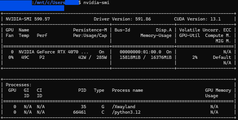 nvidia-smi の出力でVRAM使用量が容量上限に達し、Pythonプロセスがメモリを占有している